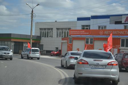 Астраханские коммунисты отметили Первомай автопробегом и возложением цветов
