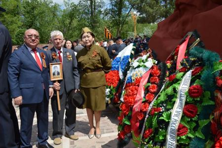 Коммунисты Калмыкии во главе со своим лидером Николаем Нуровым приняли участие в торжественном митинге, посвященном 80-летию Великой Победы