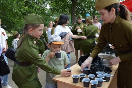 Коммунисты Калмыкии во главе со своим лидером Николаем Нуровым приняли участие в торжественном митинге, посвященном 80-летию Великой Победы