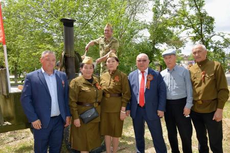 Коммунисты Калмыкии во главе со своим лидером Николаем Нуровым приняли участие в торжественном митинге, посвященном 80-летию Великой Победы