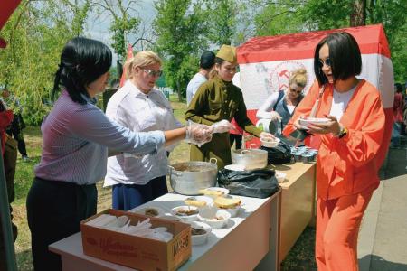 Коммунисты Калмыкии во главе со своим лидером Николаем Нуровым приняли участие в торжественном митинге, посвященном 80-летию Великой Победы