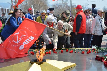 Коммунисты Забайкалья возложили цветы к Вечному огню в день 80-летия Великой Победы