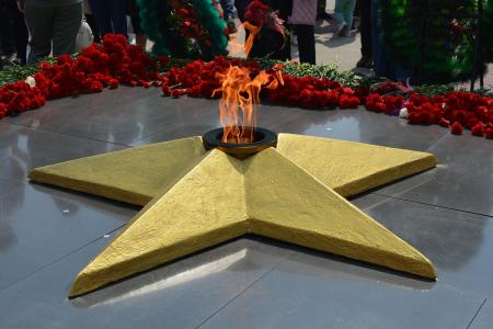 Коммунисты Забайкалья возложили цветы к Вечному огню в день 80-летия Великой Победы
