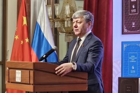 Дмитрий Новиков принял участие в обсуждении концепции школ будущего по случаю издания в России книг Чжу Юнсиня