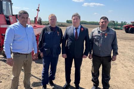 Лидер КПРФ Ставрополья Виктор Гончаров посетил колхоз Терновский