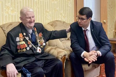 Тульский обком КПРФ поздравил ветерана Великой Отечественной войны А.И. Тимофеева с Днем Победы