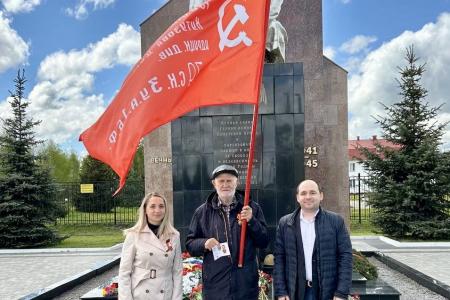 Тульский обком КПРФ наградил известного на всю Тульскую область ветерана партии К.А. Цаболова, организовавшего личную 80-ти дневную Вахту памяти у первого в России Вечного огня
