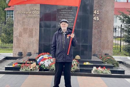Тульский обком КПРФ наградил известного на всю Тульскую область ветерана партии К.А. Цаболова, организовавшего личную 80-ти дневную Вахту памяти у первого в России Вечного огня