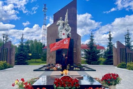 Тульский обком КПРФ наградил известного на всю Тульскую область ветерана партии К.А. Цаболова, организовавшего личную 80-ти дневную Вахту памяти у первого в России Вечного огня