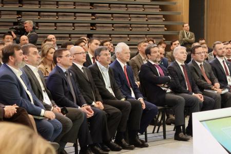 Александр Ющенко выступил на открытии конкурса «Лидеры России. Политика»