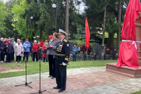 Московская область. Цветы Верховному Главнокомандующему - товарищу Сталину!