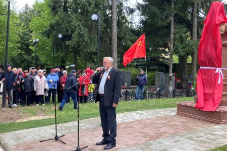 Московская область. Цветы Верховному Главнокомандующему - товарищу Сталину!