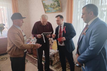 В преддверии 80-летия Великой Победы в Черкесске от имени КПРФ и депутата Госдумы Анатолия Бифова вручены памятные медали и ценные подарки ветеранам Великой Отечественной войны