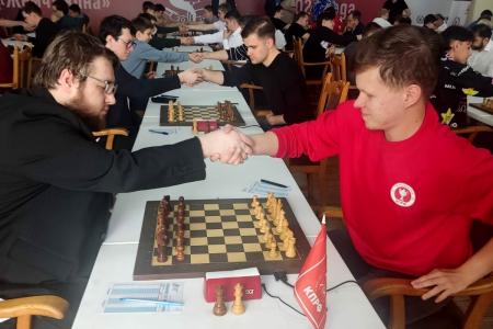 Поздравляем шахматистов спортклуба «КПРФ» с победой на Чемпионате России среди мужским команд!