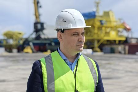 Дальний Восток. Депутат КПРФ Алексей Корниенко с рабочим визитом посетил Находкинский морской торговый порт и поздравил трудовой коллектив с Днем Победы