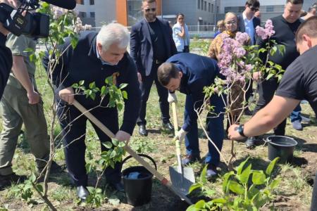 Делегация КПРФ во главе с К.К. Тайсаевым посетила праздничные мероприятия в честь 11-ой годовщины образования ДНР