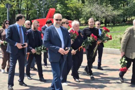 Делегация КПРФ во главе с К.К. Тайсаевым посетила праздничные мероприятия в честь 11-ой годовщины образования ДНР