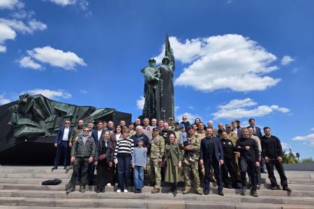 Делегация КПРФ во главе с К.К. Тайсаевым посетила праздничные мероприятия в честь 11-ой годовщины образования ДНР