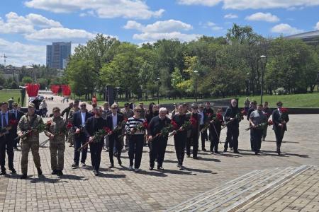 Делегация КПРФ во главе с К.К. Тайсаевым посетила праздничные мероприятия в честь 11-ой годовщины образования ДНР