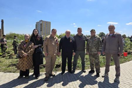 Делегация КПРФ во главе с К.К. Тайсаевым посетила праздничные мероприятия в честь 11-ой годовщины образования ДНР