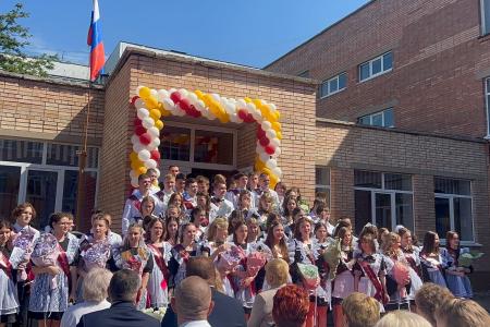 Рязанские коммунисты посетили праздники «Последнего звонка» в школах