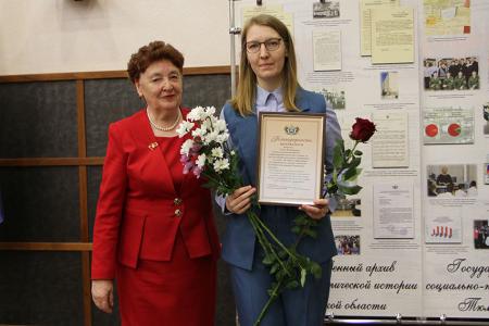 Лидер коммунистов Тюменской области Тамара Казанцева поздравила архив социально-политической истории Тюменской области с 80-летием