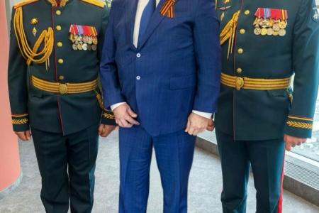 Заместитель Председателя Московской областной Думы, секретарь МК КПРФ Константин Черемисов вручил знаки «За службу закону III степени»