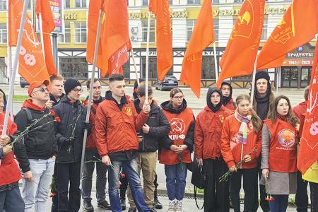Иваново окрасилось алым знаменем Первомая
