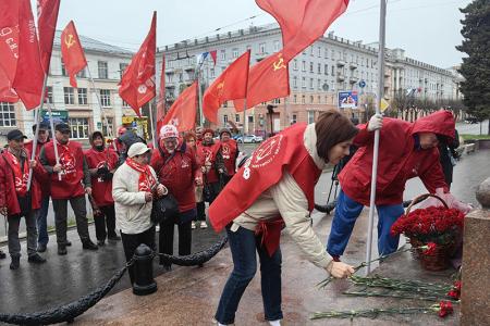 Иваново окрасилось алым знаменем Первомая