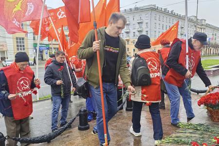 Иваново окрасилось алым знаменем Первомая