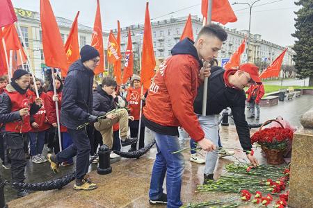Иваново окрасилось алым знаменем Первомая