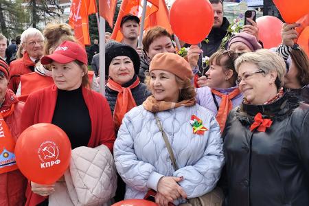 Тюмень отметила Первомай под алыми знамёнами борьбы и Надежды