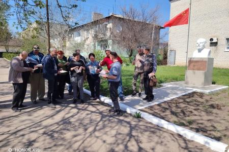 Коммунисты Меловского района ЛНР реставрируют братские могилы