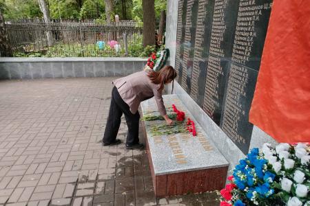 Накануне 9 Мая комсомольцы привели в порядок могилы бойцов Красной Армии, освобождавших Воронеж в 1943 году
