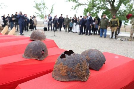 Коммунисты Калмыкии приняли участие в торжественном митинге у Хулхутинского мемориала