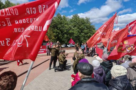 Под красными знаменами: Калининград отметил 80-летие Великой Победы