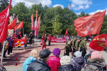 Под красными знаменами: Калининград отметил 80-летие Великой Победы
