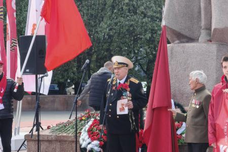Под красными знаменами: Калининград отметил 80-летие Великой Победы