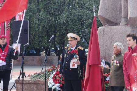Под красными знаменами: Калининград отметил 80-летие Великой Победы