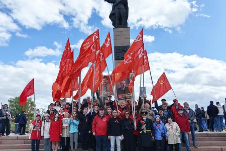 В Иванове коммунисты,  комсомольцы и сторонники КПРФ приняли участие в праздновании 80-летия Победы