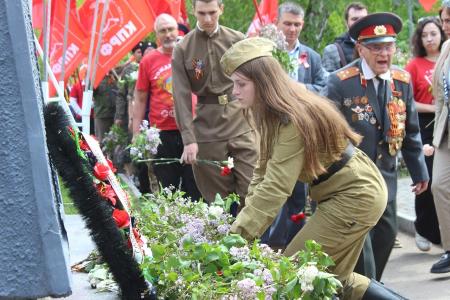 Луганские коммунисты отметили юбилей Великой Победы