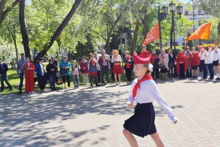 Тюмень отметила День пионерии салютом Ильичу