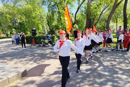 Тюмень отметила День пионерии салютом Ильичу