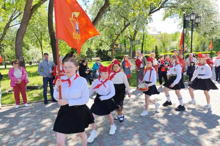 Тюмень отметила День пионерии салютом Ильичу