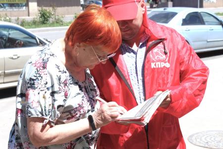 В ЛНР продолжается народный референдум КПРФ
