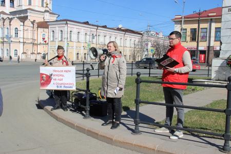 Коммунисты Томска отметили Красный Первомай ударным трудом