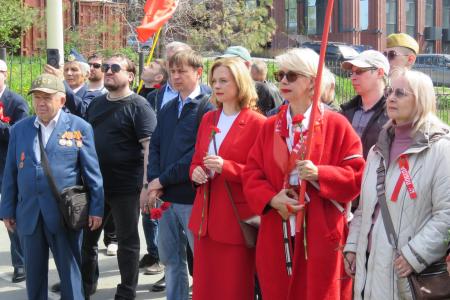 Цветы к бюсту Сталина возложили коммунисты в Новосибирске