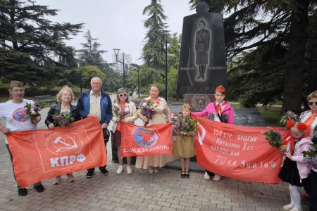 Город-Герой Севастополь. Женщинам - Героями Советского Союза посвящается