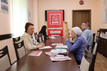 Волгоградская область. Депутаты КПРФ провели прием граждан по личным вопросам