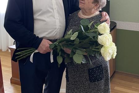 Г.А. Зюганов наградил А.Н. Пахмутову памятной медалью ЦК КПРФ «80 лет Великой Победы»